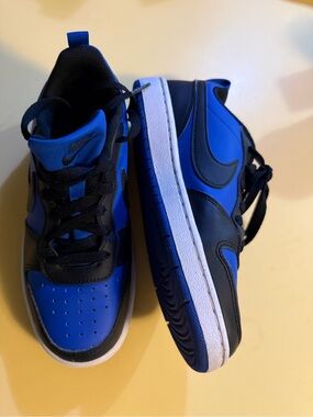 Nike Boys court borough  Blue and Black Low-Top Sneakers